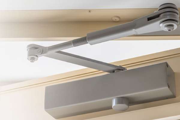 chiudi porta torchio